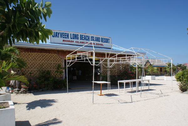 Main entrance of Jayveeh Long Beach Resort