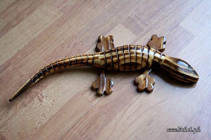 Wooden handcrafted Lizard